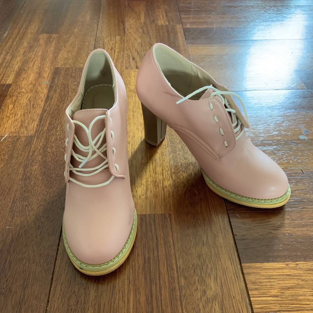 Pink Oxford leather heels